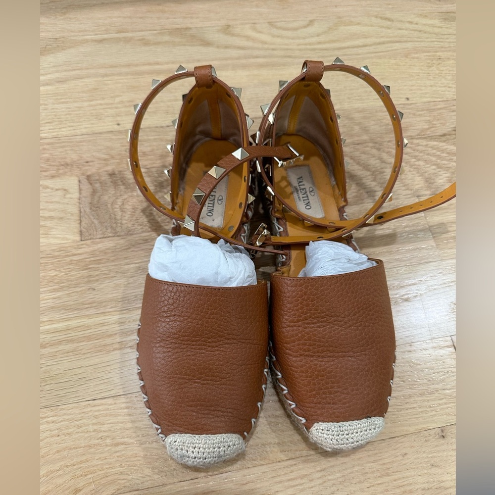Valentino womens leather espadrille. Size 35. Used and authentic